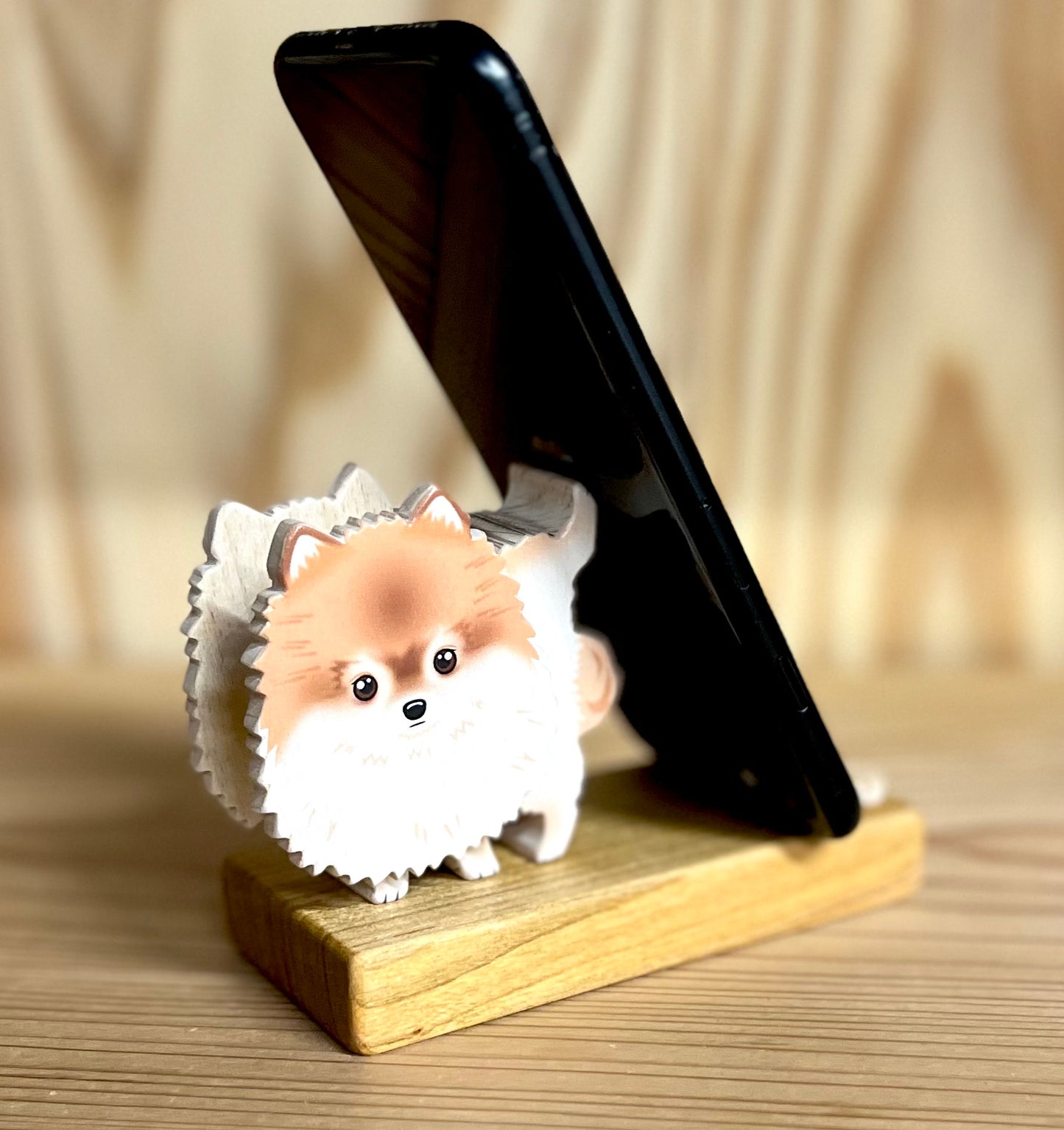 ポメラニアンのスマホスタンド【君は放物線を見たか?】