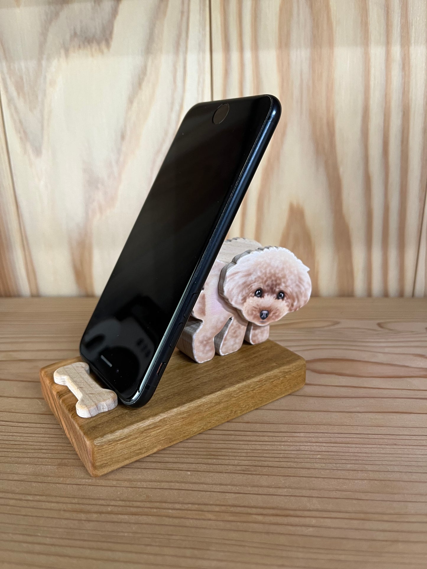 トイプードルのスマホスタンド【君は放物線を見たか?】